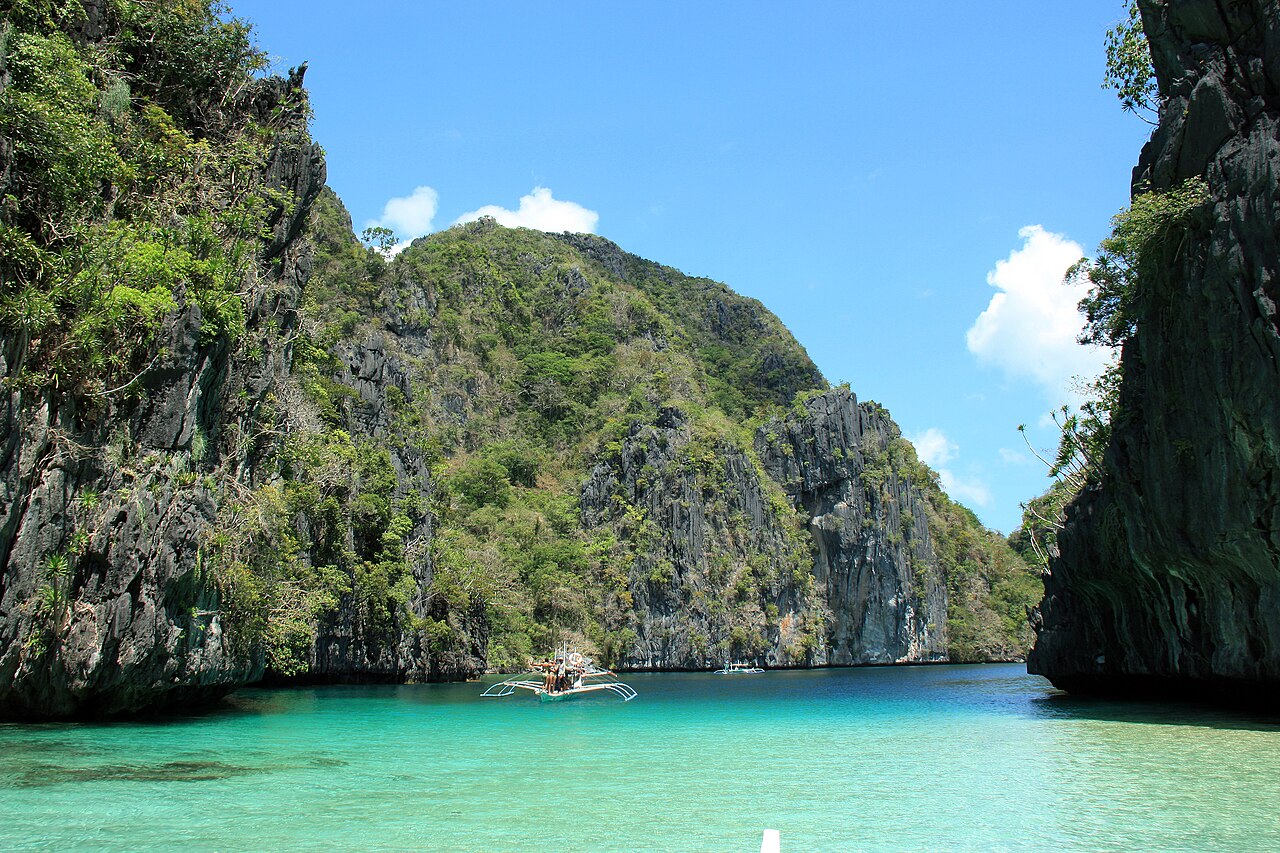 Big Lagoon El Nido Palawan island tour
